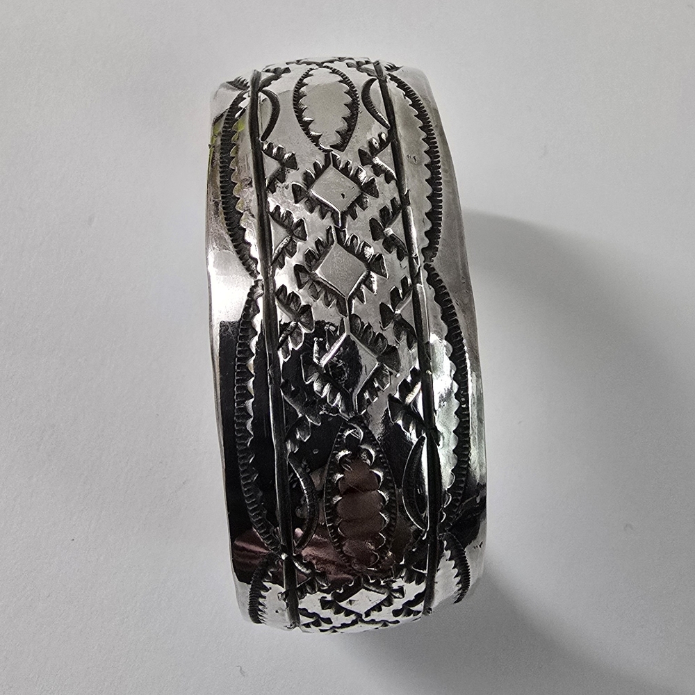 Handcrafted Sterling Silver Native American Cuff Bracelet – A Legacy in Metal